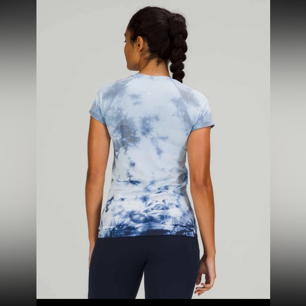 Lululemon Swiftly Tech Short Sleeve 2.0 - Shibori Stripe True Navy - Size 6 - Picture 3 of 8